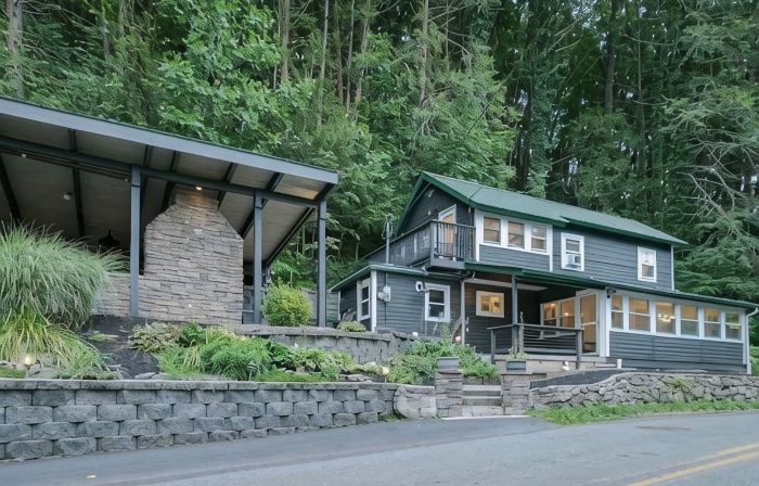 PENN STATE Country Creek Cottage w/ Hot Tub - ON Spring Creek and 7 miles to PSU