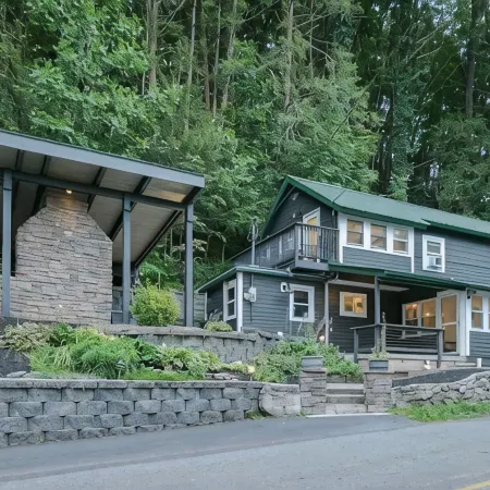 PENN STATE Country Creek Cottage w/ Hot Tub - ON Spring Creek and 7 miles to PSU