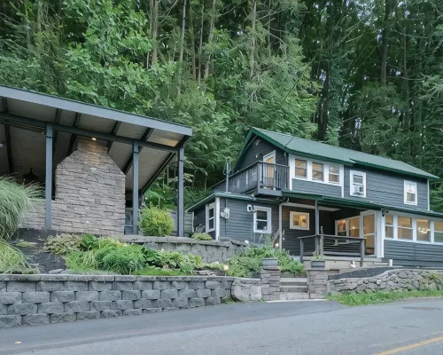 PENN STATE Country Creek Cottage w/ Hot Tub - ON Spring Creek and 7 miles to PSU Hotels in Benner Township