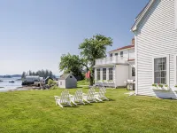 Dew Drop 2 Village Cottage, Steps to Harbor, Lawn & Boathouse Hotels in Saint George
