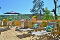 Cliff’s End • Ski & Golf Views • Fire Pit • Game Room