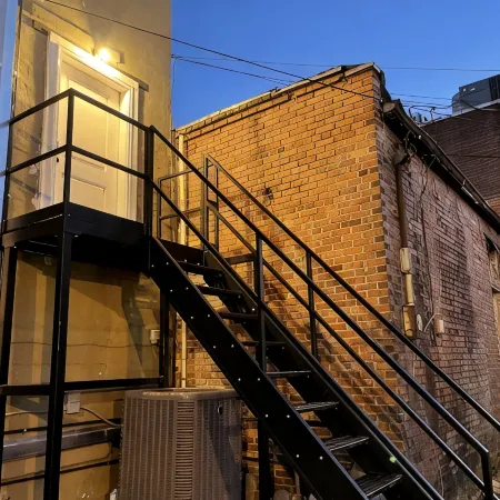 Huddleston Hall - Historic Downtown Apartment