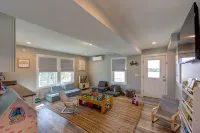 Playroom, Basketball & Pool; Lakefront w/ Sound & Sunset Views; Dog Friendly