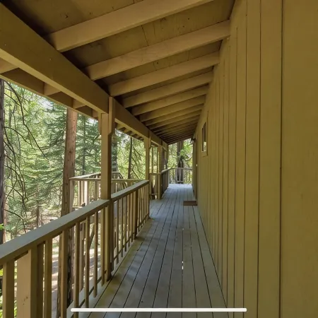 Gorgeous 3 bedroom cabin with Garage parking and Tesla supercharger close by