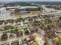 Lisa’s Lambeau Leap! 1 Block to Lambeau! Large Driveway, Patio & Party Garage - 4つ星