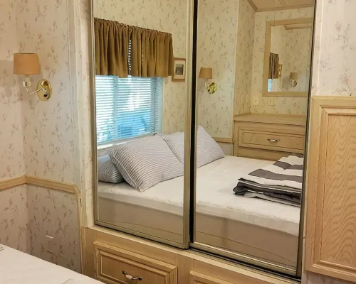 Point Sebago Resort, 30 Purple Road, Walking distance to beach! Hotels in Casco