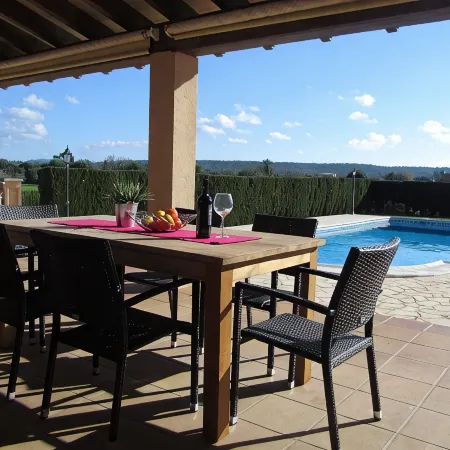 Wonderful finca with a large pool and barbecue kitchen near Es Trenc!