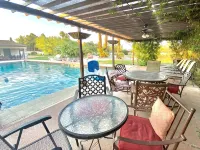 Private Massive Pool Home, Tennis Court, Basketball Court, and Game Room! - วิลล่า