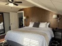 Hillsdale Cottage: Just a Short Walk to Hillsdale College! Across from Handmade
