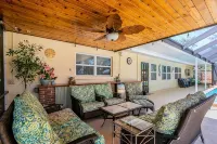 3 BR /3 BA with Private Pool & Patio Near Beaches - Homestays