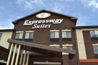 แกรนด์ ฟอร์คส์ ลอจ์ และ สวีทส์ โรงแรมใน
