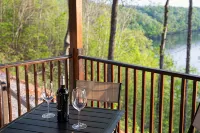Lake View Adventure Cabin at Bear Bluff Retreat