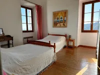 independent apartment on the second floor of a historic house in Monticello - Homestays
