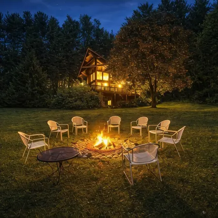 Lakeview Cabin > Unique Mid-Century Tucked in Bluff