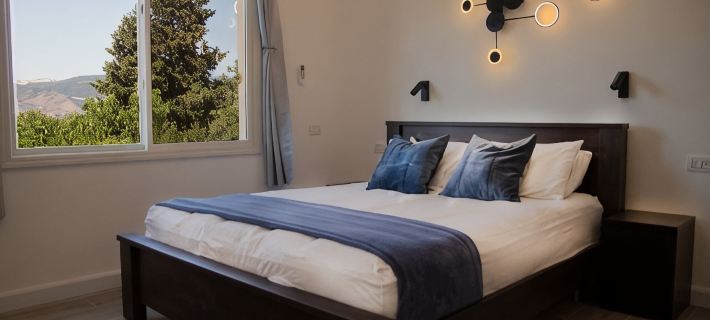 Charming 2-bedroom apartment with WiFi, AC in quaint Mikhmanim Hotels in Akko