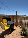 Welcome to the Bee Bus – A Cozy One-of-a-Kind Tiny Home with Mountain Views - Mountain view