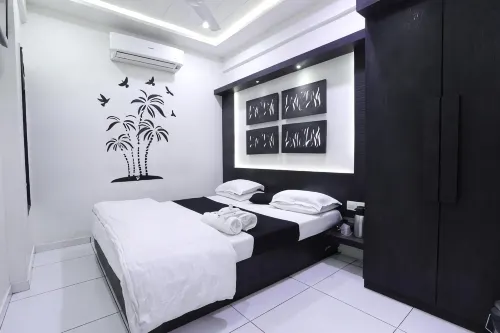 Hotel Paramount Inn - 3-Star