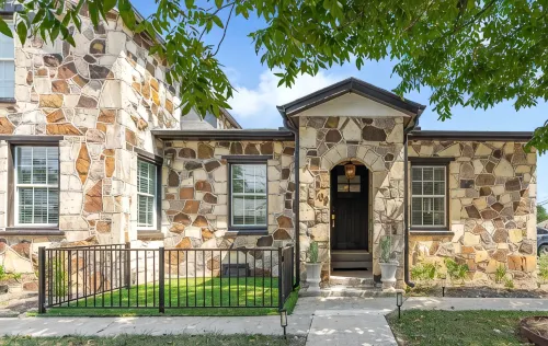 Old Town Stone Cottage with Boutique Comforts - Walk to the Square, Southwestern