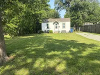 Charming. Cozy. Central Location. - Bungalows