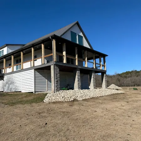 RIVERFRONT  NEW 4-bedroom house with WiFi and AC in Calico Rock