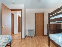Lake Ariel Winter Getaway: King Bed, Fireplace, Wood Burning Sauna, Skiing Views Hotels in Lake Ariel