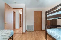 Lake Ariel Winter Getaway: King Bed, Fireplace, Wood Burning Sauna, Skiing Views - Swimmingpools