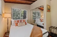 Fall Getaway ~ 5 BR Family Retreat, Game Room, Fire Pit, Minutes to SkyPark