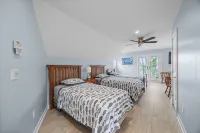 Lakefront 6BR Retreat with Private Dock, Huge Deck & Epic Seneca Views