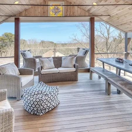 Charming 2-bedroom house on Chappy with pool, Tennis, pickleball, WiFi and AC