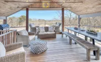 Charming 2-bedroom house on Chappy with pool, Tennis, pickleball, WiFi and AC