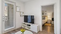 Modern 1Br Comfortable Apt, Free Parking, Gym + Fast WiFi - balcony
