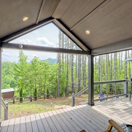 Cozy Cabin in Enchanting Franklin with AC