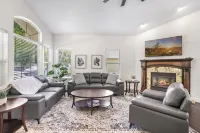 Luxury Home near Canyon; HOT TUB - Boutique