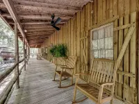 Church Farm cabin is a cozy cabin for an unforgettable stay in central Alabama Hotels in St. Clair County