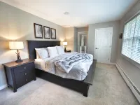 Equinox Haus: Private Retreat, Pool Table, Hot Tub, Game Room & Hiking Trails - Homestays