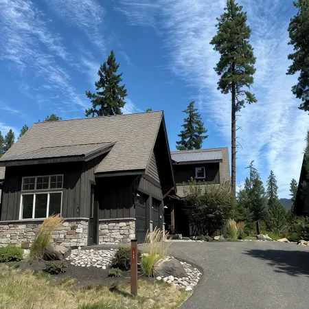 Center of Suncadia! Walk to the New Suncadia Social & Golf! Hot Tub and Games!