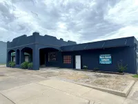 2 Br Large & Cozy Apartment, Front Door & Parking Both under Drive-Thru Carport Hotels in Neosho