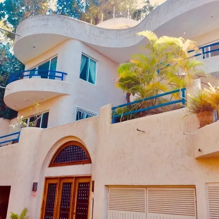 Orange Apartment con vista al mar y a las montañas en casa elegante