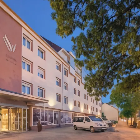 Vitta Hotel Superior Отели рядом с достопримечательностью «04. Уйпешт»