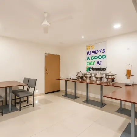 Treebo Living Tree Opposite Khairatabad Metro Отели рядом с достопримечательностью «NTR Сад»