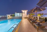HOMEWOOD HOTEL - Infinity Pools