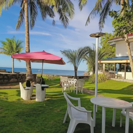 Puesta del Sol Beach Bungalows and Restobar