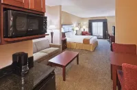 Holiday Inn Express & Suites POTEAU by IHG - parking