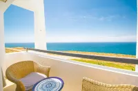 Large 3-Façade Apartment with Sea View & Pool