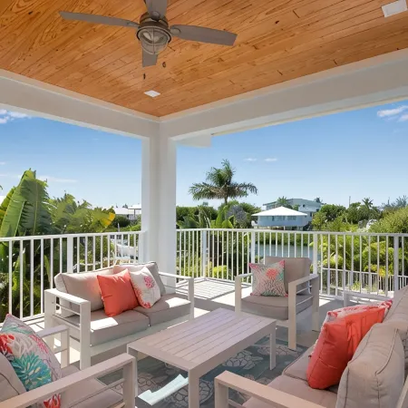 Beautiful 4 Bedroom/3 Bath Home w/Private Pool,40 ft. Dock Near Sombrero Beach!