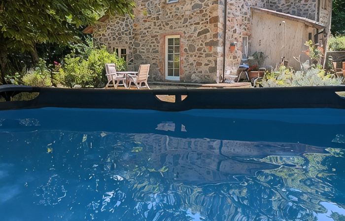 Detached house in the middle of the Tuscan chestnut forest