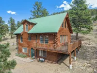 Cabin - Hot Tub w Outdoor TV, Sleeps 12, King Bed, Dogs ok