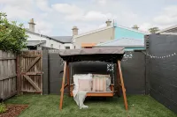 Charming Invermay Townhouse with Courtyard