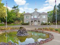 Sonoma Luxury, Enchanting Sonoma Home, Walkable to the Square, Sleeps 10 فنادق في سونوما