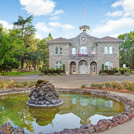 Sonoma Luxury, Enchanting Sonoma Home, Walkable to the Square, Sleeps 10